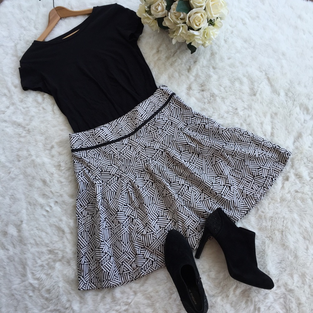 Loft Pleated Skirt Black and White